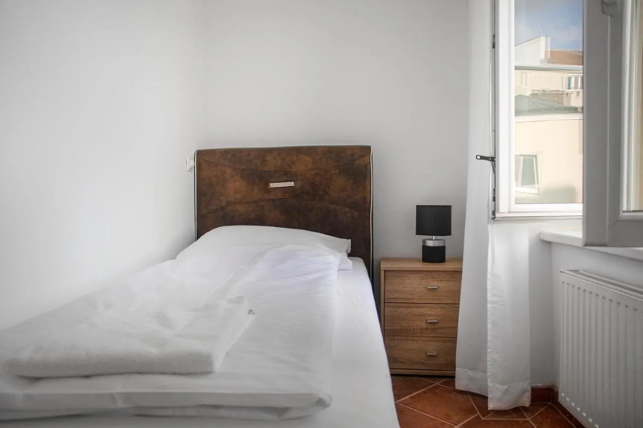 Superb 7Br Apt For 22 People Near Hauptbahnhof Vienna Apartment