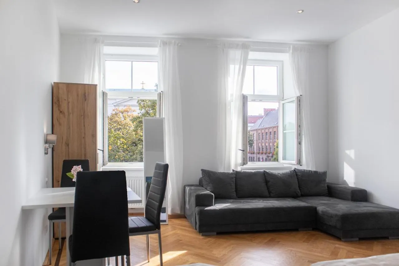 Superb 7Br Apt For 22 People Near Hauptbahnhof Vienna 0*,  Austria