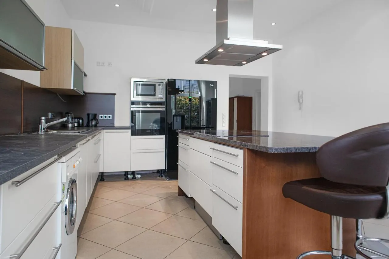 Superb 7Br Apt For 22 People Near Hauptbahnhof Vienna 0*,